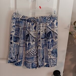 Mlle Gabrielle Blue and White Printed Elastic Waist Shorts. Small.